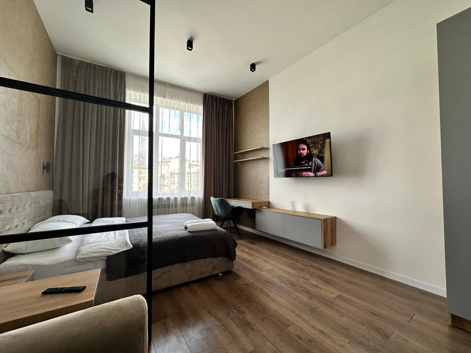 Romantic Apartments - In The Center Of Lviv , King-Size Bed Exterior foto