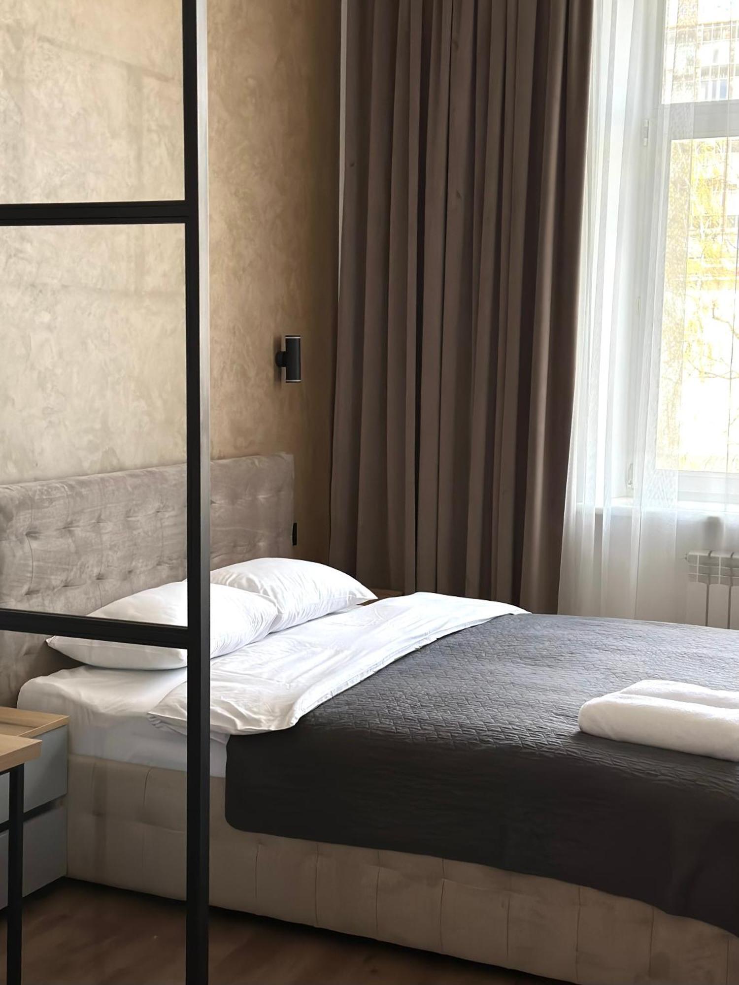 Romantic Apartments - In The Center Of Lviv , King-Size Bed Exterior foto